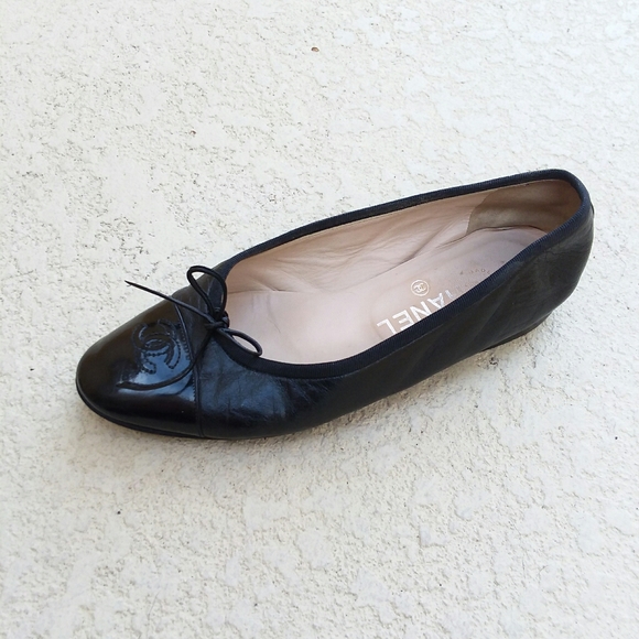 CHANEL Shoes - CHANEL Vintage Black Leather Ballet Flat Shoe Sz 7
